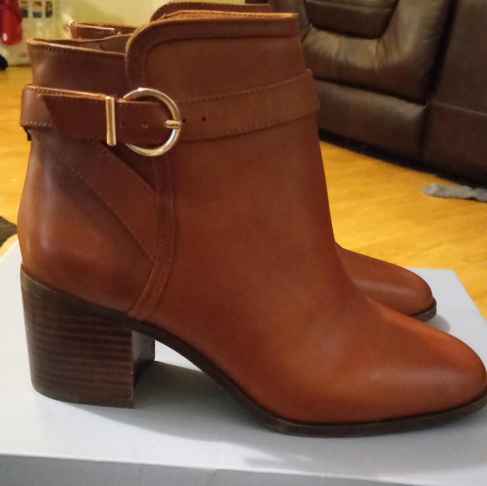 Essex Lane Size 6 1/2